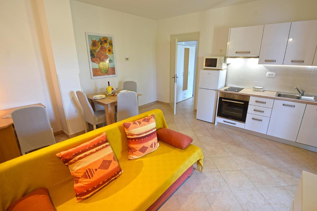 Apartments Bor Медулин Екстериор снимка