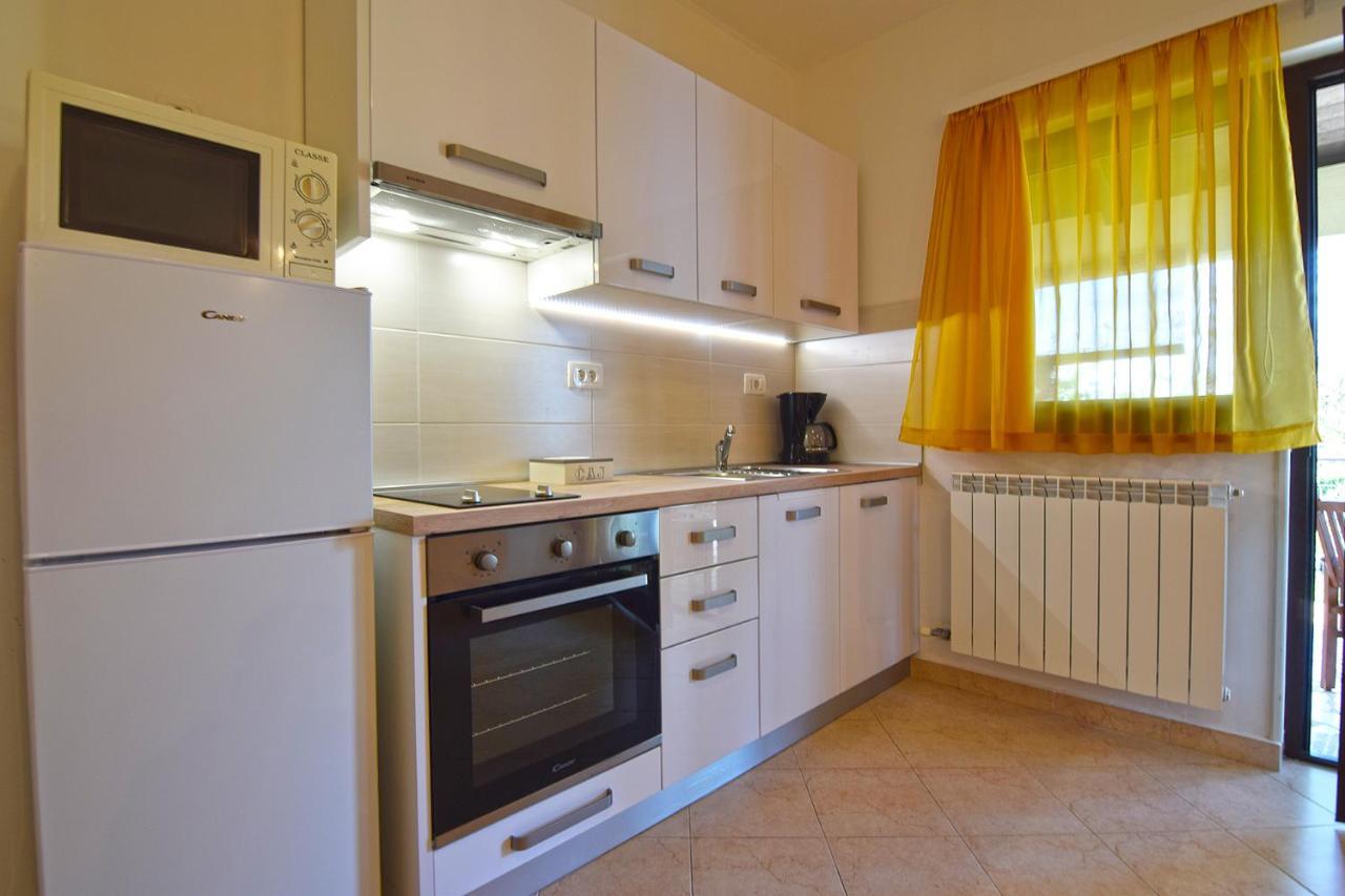 Apartments Bor Медулин Екстериор снимка