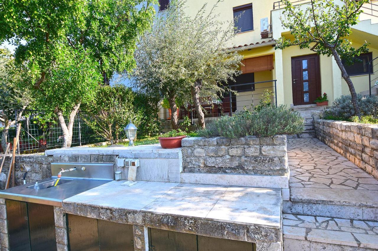 Apartments Bor Медулин Екстериор снимка