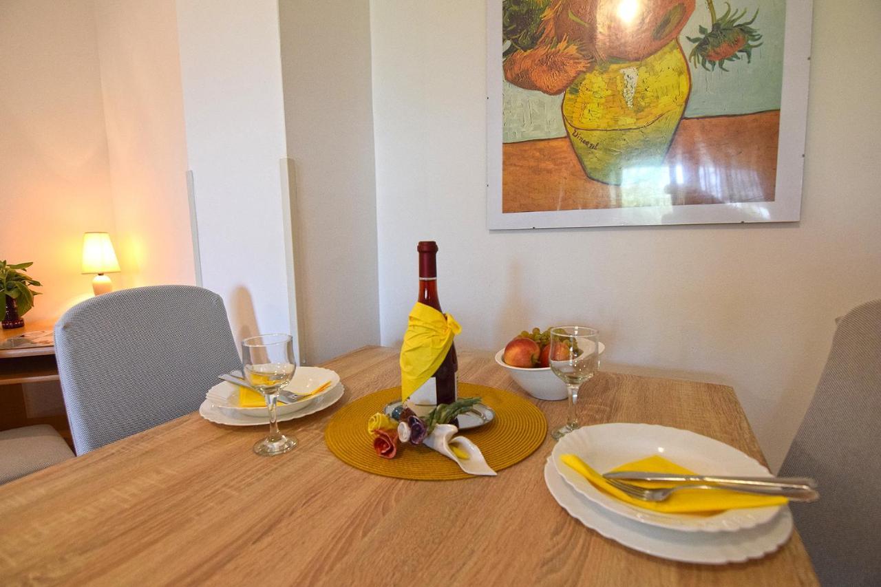 Apartments Bor Медулин Екстериор снимка