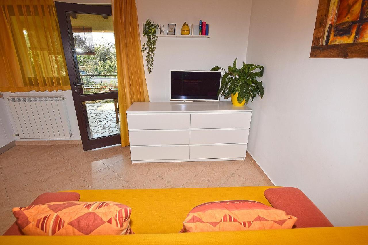 Apartments Bor Медулин Екстериор снимка