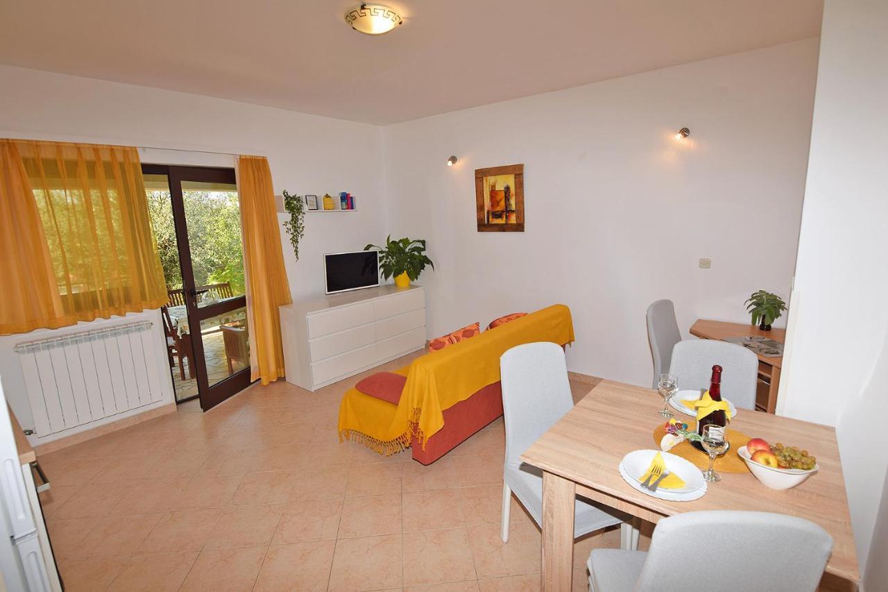 Apartments Bor Медулин Екстериор снимка