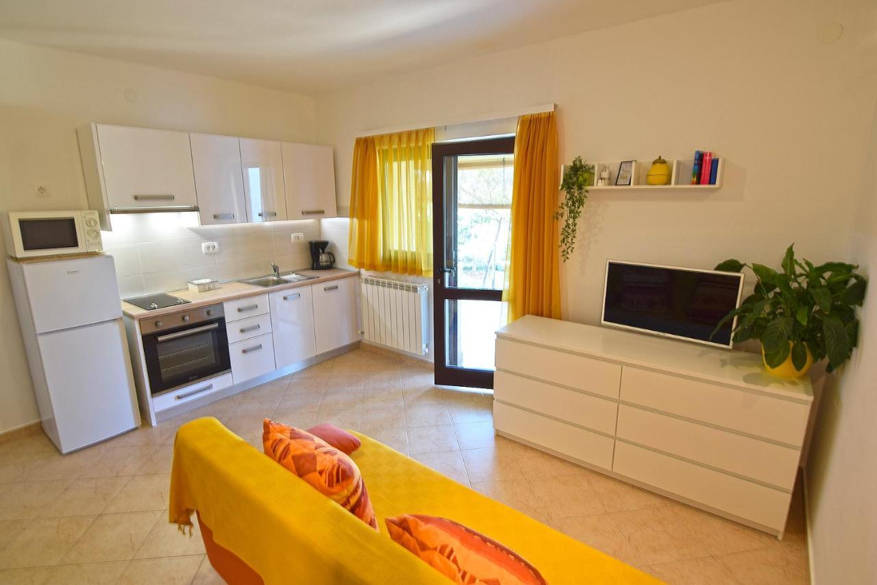Apartments Bor Медулин Екстериор снимка