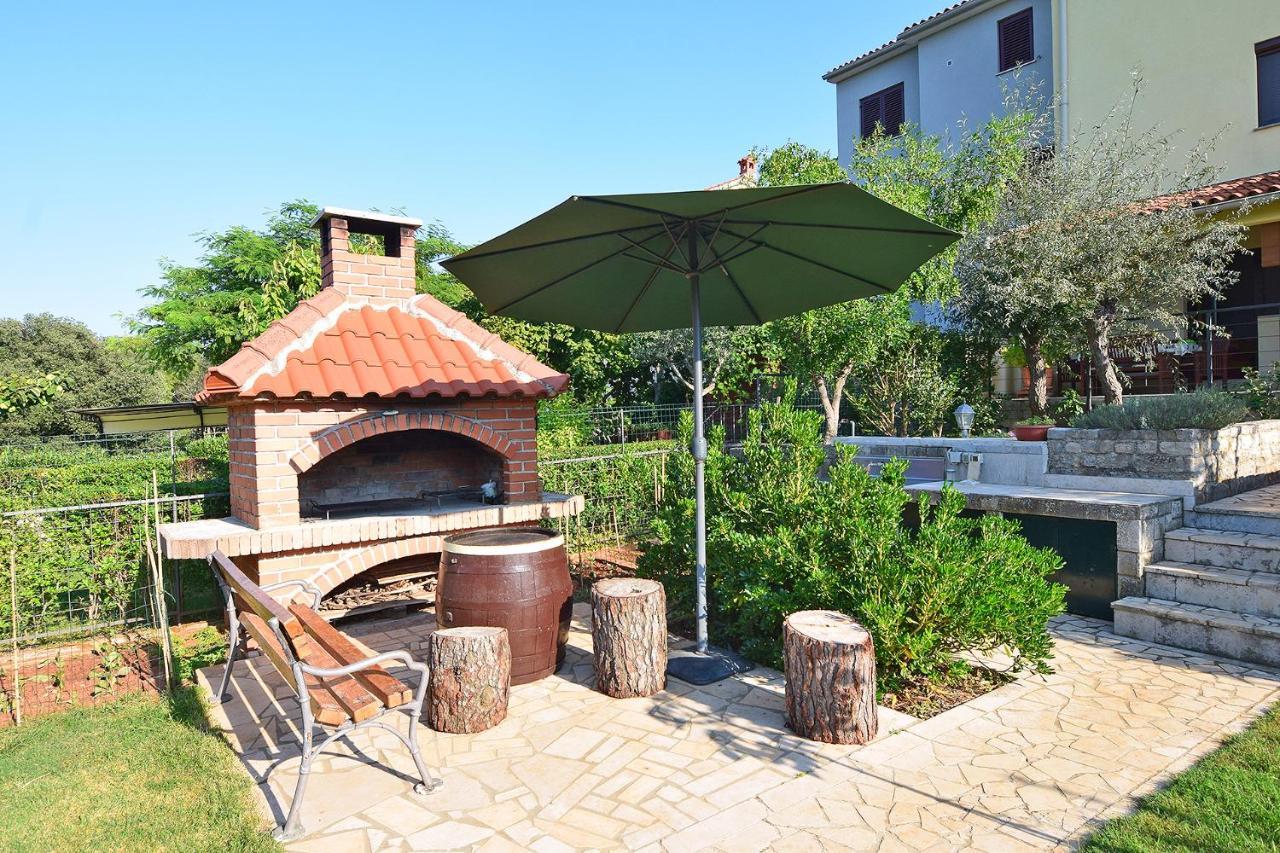 Apartments Bor Медулин Екстериор снимка