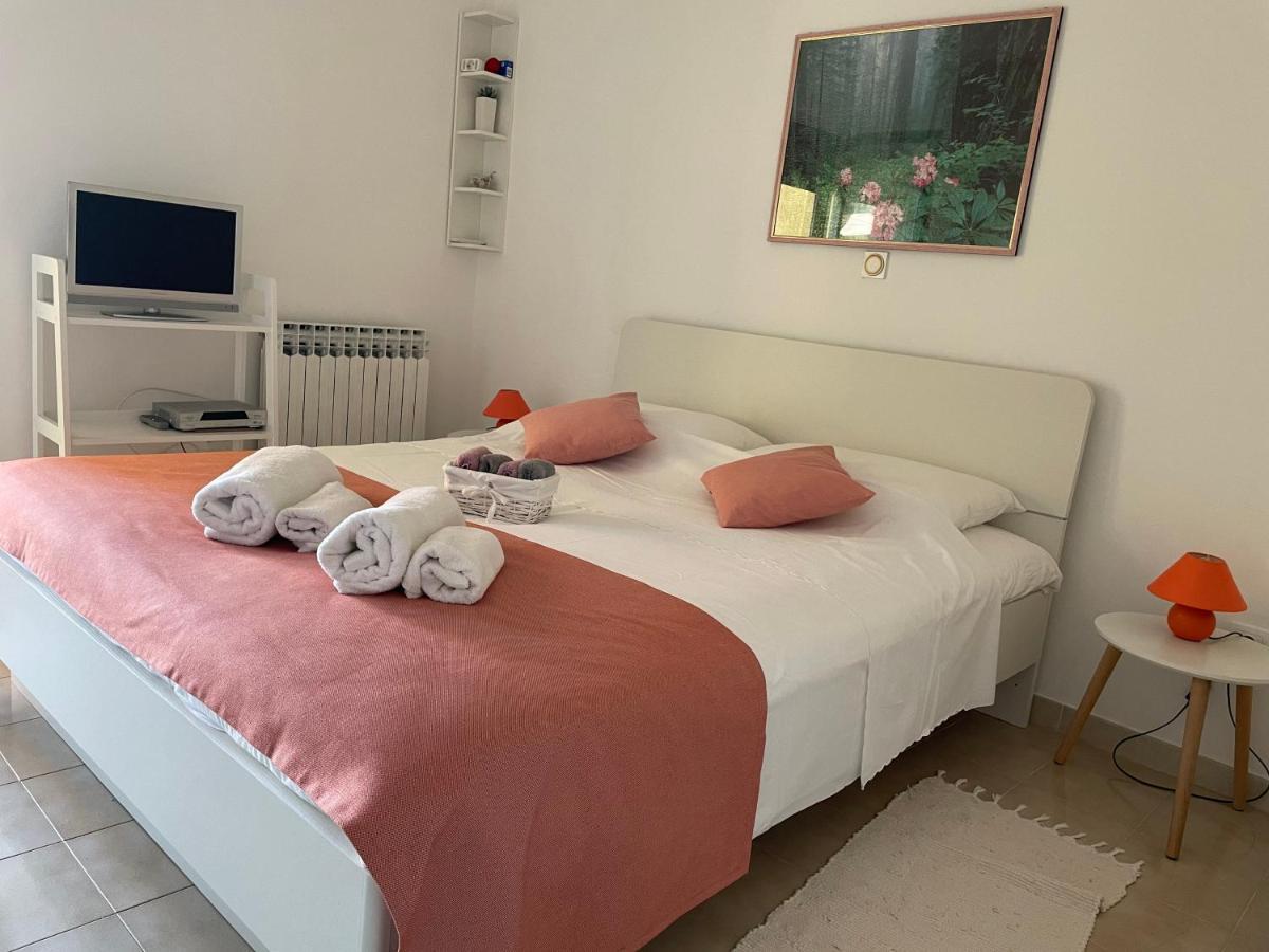 Apartments Bor Медулин Екстериор снимка